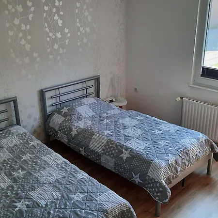 Komfortable In Seeholz Mit Eigener Terrasse Apartment
